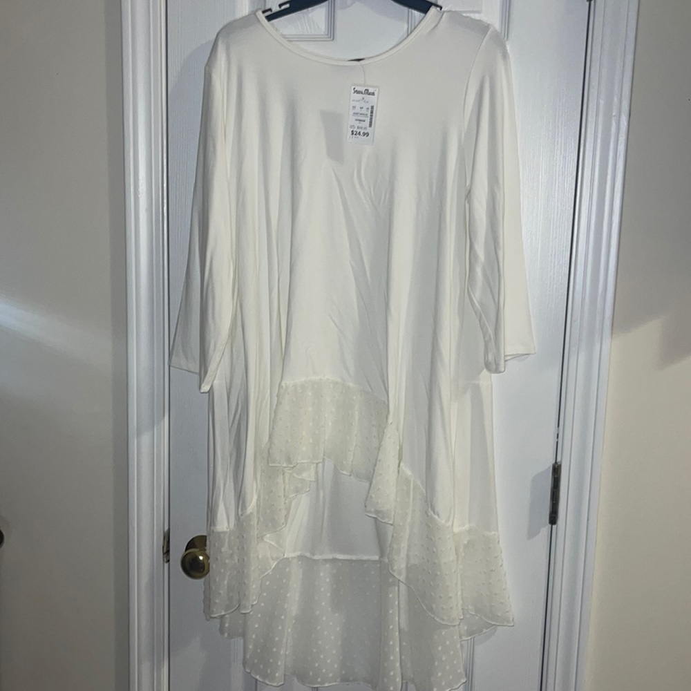 NWT Cha cha vente white top